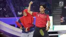 Ekspresi artis Ricky Harun dan Ria Ricis saat bertanding melawan legenda bulutangkis Indonesia, Alan Budikusuma dan Susi Susanti di Konser Energi Asian Games 2018 di Studio 6 Indosiar, Jakarta, Kamis (8/3). (Liputan6.com/Faizal Fanani)