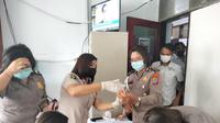 Tes dilakukan oleh personel Bidang Kedokteran dan Kesehatan (Bid Dokkes) Polda Sulut, melalui pemeriksaan sampel urine.