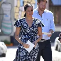 Meghan Markle bersama Pangeran Harry. (dok.Instagram @meghanmarkle_official/https://www.instagram.com/p/B3Pt2CfIRu2/Henry)
