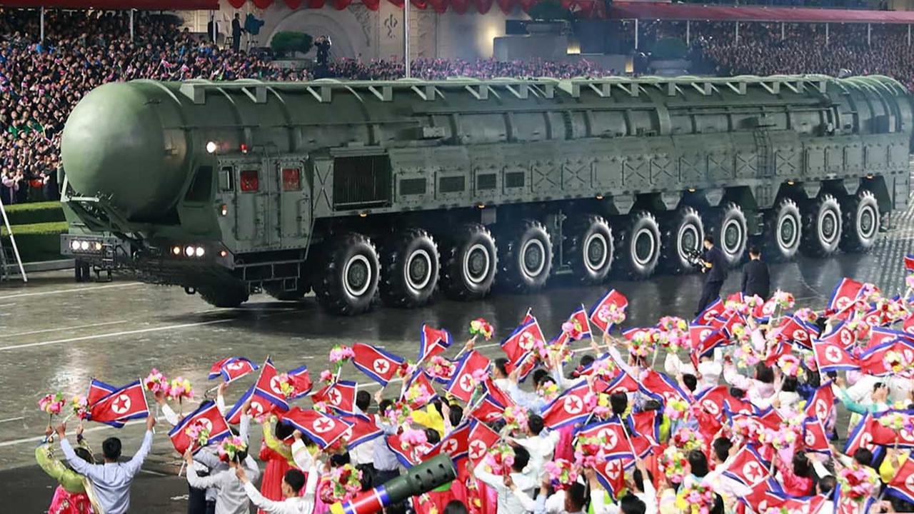 FOTO: Tampang Gahar Rudal Nuklir Korut Hwasong-20, Diklaim Bisa Menjangkau Amerika