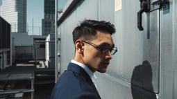 Lewat pernyataan tertulis yang diterima Showbiz Liputan6.com, Rabu (7/9/2022), pelantun “Sadis” dan “Jodoh Pasti Bertemu” menyebut “M.I.A” menjelajah medsos dan platform streaming. Lagu berbahasa Inggris tersebut diputar di lebih dari 9 negara di benua Amerika dan Asia seperti AS, Thailand, Taiwan, Meksiko, sampai Kanada. Sebuah pencapaian yang patut disyukuri Afgan. (Foto: Dok. Trinity Optima)
