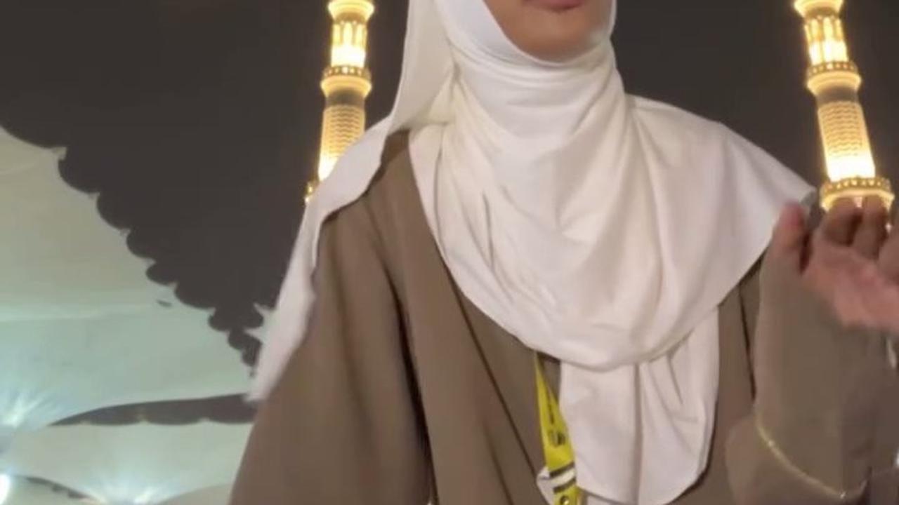 Momen Novia Bachmid Nyanyi di Masjid Nabawi, Tuai Pro Konta