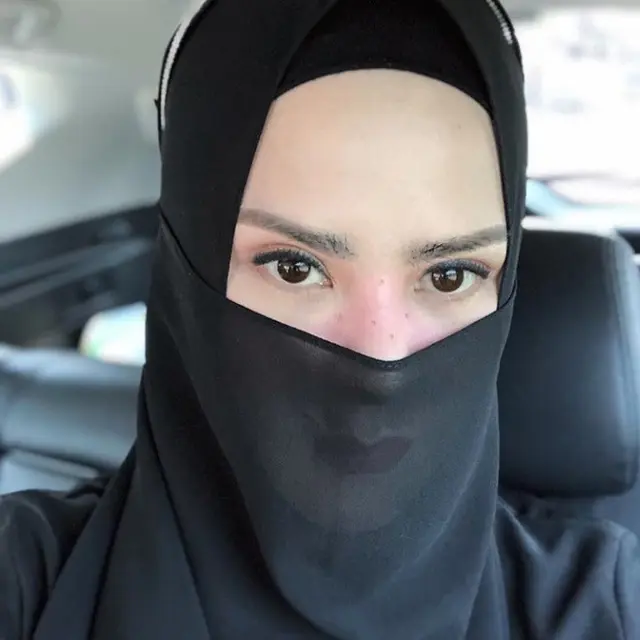 Potret 6 Artis Mualaf Pakai Cadar, Belajar Tampil Tertutup Usai Memeluk Islam