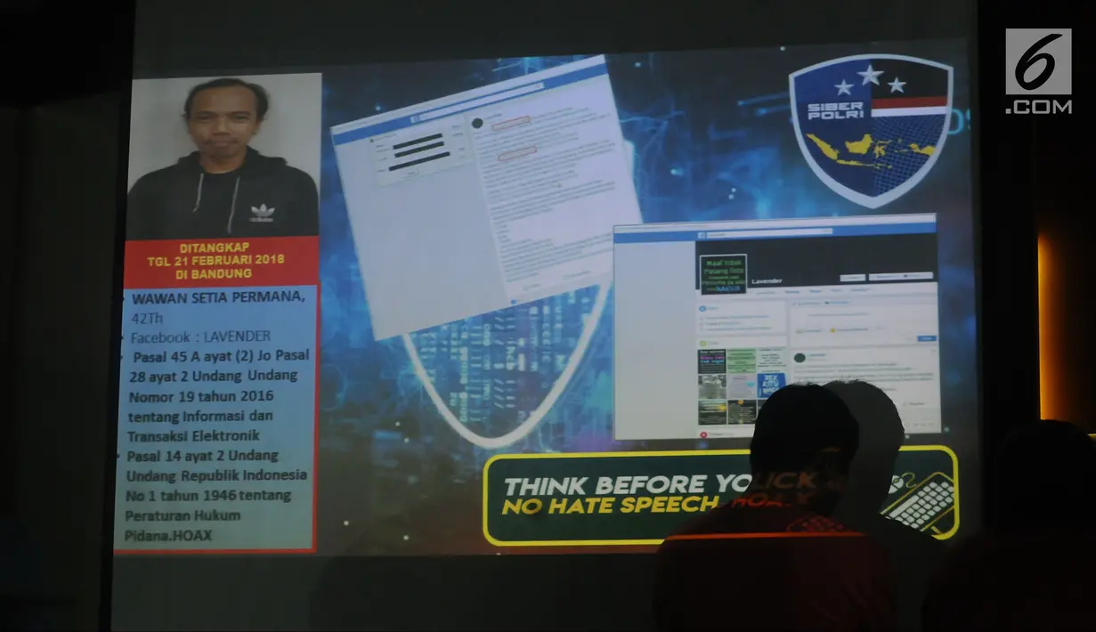 Layar monitor menampilkan foto salah satu tersangka kejahatan siber saat rilis di Jakarta, Rabu (21/2). Ada 18 tersangka yang ditahan, 8 dari Jabar, 4 Jakarta, 1 Banten, 1 Bandung, 1 Lampung, 1 Jaktim, dan 2 Sumut. (Liputan6.com/Helmi Fithriansyah)