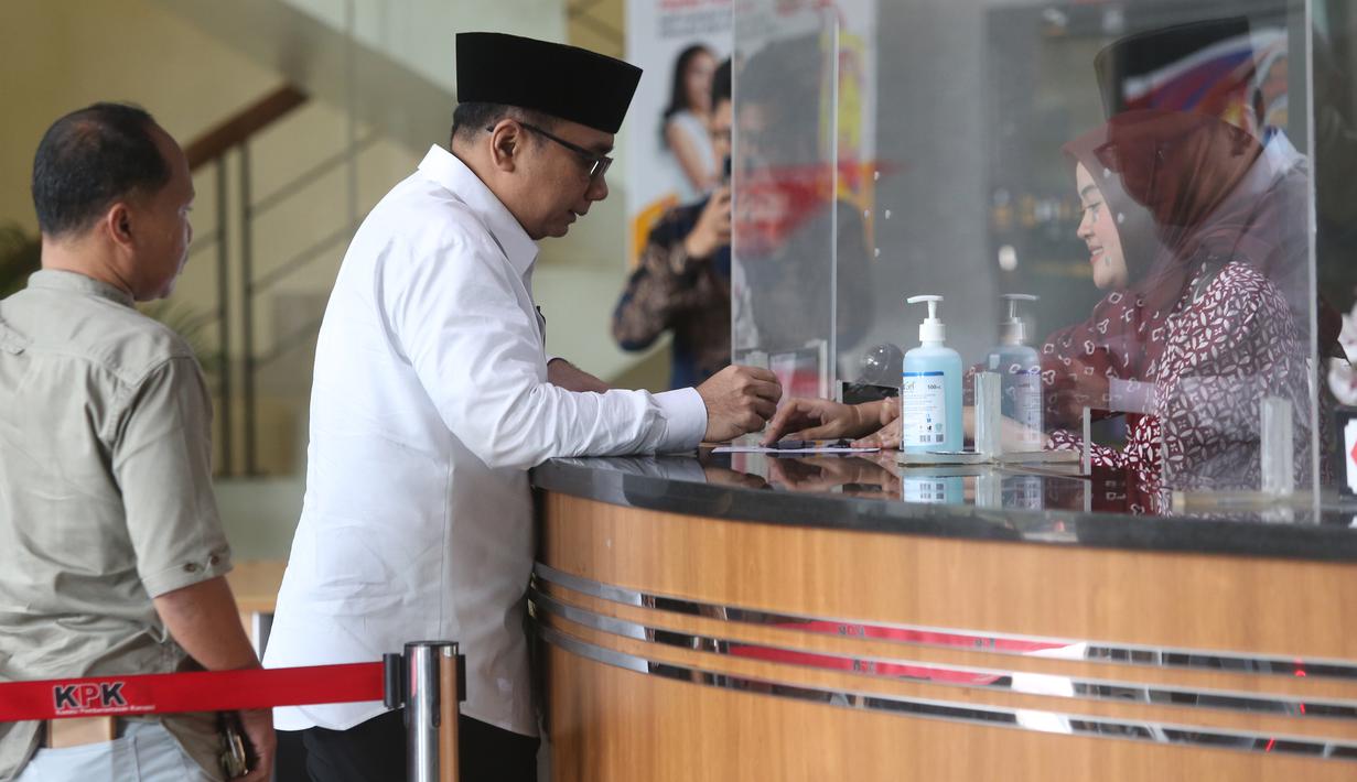 Ini adalah kali pertama, Yaqut Cholil Qoumas hadir kembali ke KPK dengan status hukumnya sebagai tersangka dalam kasus korupsi kuota haji. Tampak dalam foto, tersangka kasus dugaan korupsi kuota haji, Yaqut Cholil Qoumas ssat tiba  di Gedung Merah Putih Komisi Pemberantasan Korupsi (KPK), Jakarta, Jumat (30/1/2026). (merdeka.com/Arie Basuki)