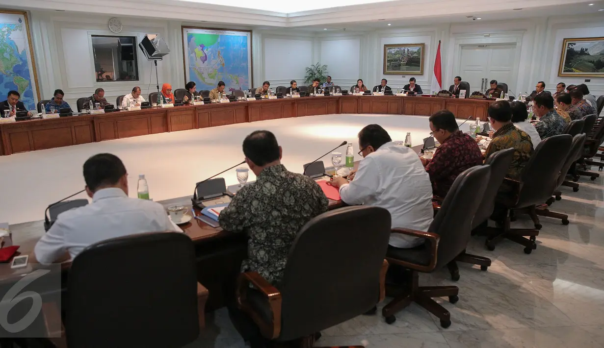Suasana Sidang Kabinet Paripurna di Kantor Presiden, Komplek Istana Kepresidenan, Jakarta, Senin (2/11/2015). Sidang membahas APBN 2016, Persiapan Pilkada Serentak, dan Paket Kebijakan Ekonomi VI. (Liputam6.com/Faizal Fanani)