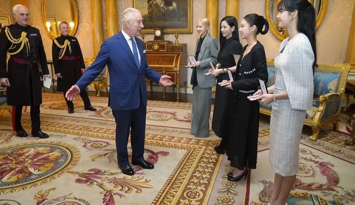 BLACKPINK juga membuat sejarah pada bulan Juli lalu. BLACKPINK menjadi grup K-Pop pertama yang menjadi headline festival musik besar Inggris dan tampil di panggung festival musim panas BST Hyde Park di pusat kota London, tepatnya di hadapan 65.000 penonton. [Foto: Instagram/jessicamagazinehk]