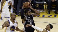 David West saat melawan San Antonio Spurs  pada laga Final NBA wilayah Barat, 17/5/2017 (14/5/2017) (AP Photo/Marcio Jose Sanchez)