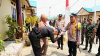 Kapolri Jenderal Pol Listyo Sigit Prabowo saat meninjau rumah dinas untuk jajaran Satbrimob Polda Kalimantan Barat (Kalbar). (dok Polri)