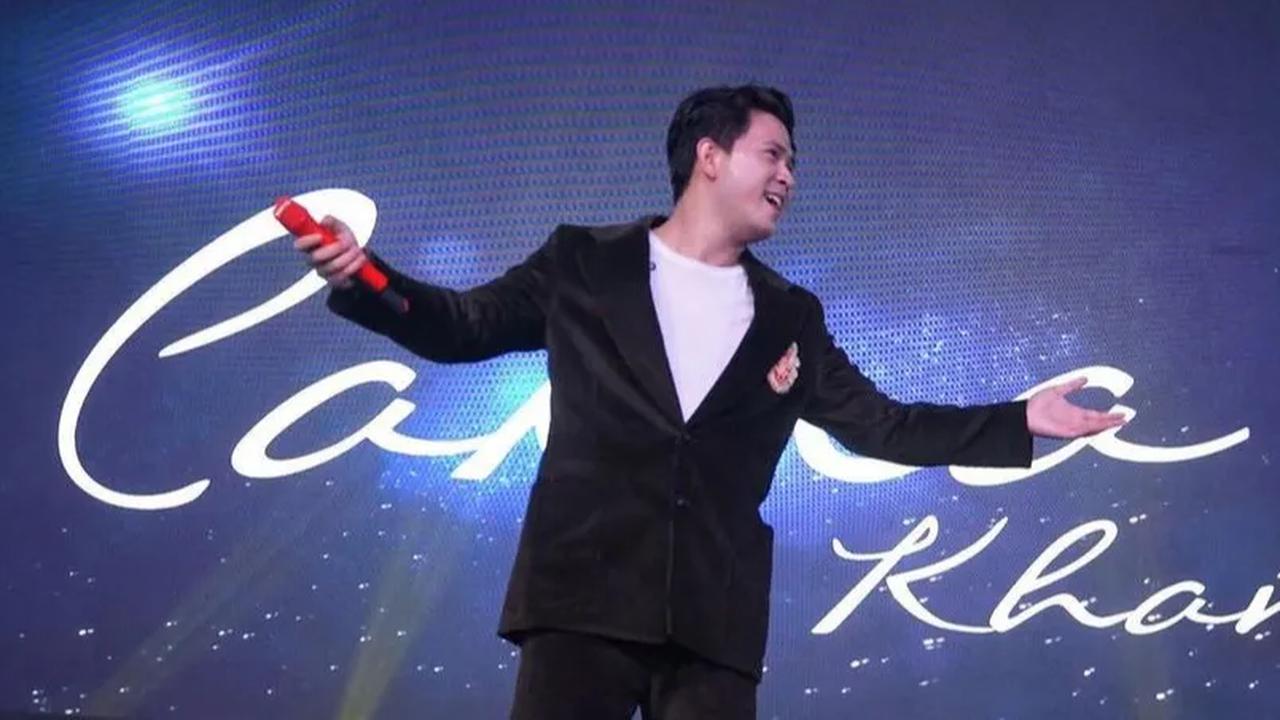 Cakra Khan mengawali karier sebagai penyanyi sejak tahun 2012. Namanya langsung melejit saat merilis lagu Harus Terpisah.