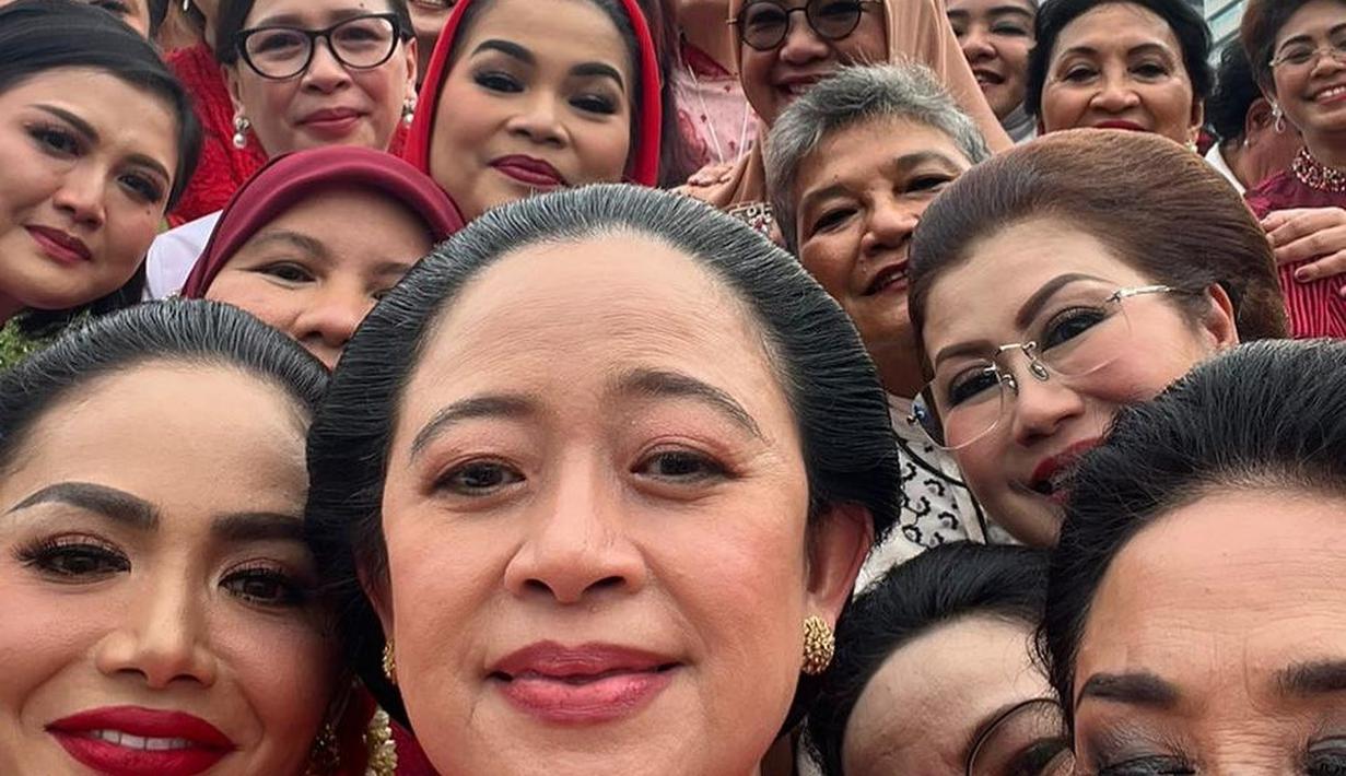 “Rupa rupa swafoto Bersama keluarga Fraksi @pdiperjuangan. Serius sidang dari pagi sampai sore nonstop,tapi urusan foto ngga ketinggalan,” tulis Krisdayanti menyertai foto-foto itu. “Enggak apa-apa ya yang penting kerjanya harus selesai dulu. Alhamdulillah. Merdeka,” imbuh Nyonya Raul Lemos lalu menyematkan emotikon hati merah dan kibar Sang Merah Putih. (Foto: Dok. Instagram @krisdayantilemos)