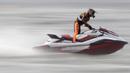 Atlet jetski Indonesia, Aqsa Aswar, memacu kecepatan pada nomor Pro F1 Open Jetracer Wolrd Championship di Jetski Academi Ancol, Jakarta, Jumat (29/3).  Jetracer Wolrd Championship akan berlangsung hingga Minggu (31/3). (Bola.com/Vitalis Yogi Trisna)
