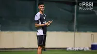 Pelatih Timnas Indonesia Shin Tae-yong mengeklaim pihaknya bakal fokus pada pemulihan Mees Hilgers dan Eliano Reijnders yang belum lama ini tiba di Bahrain usai melakukan perjalanan jauh dari Belanda. (Dok. PSSI)