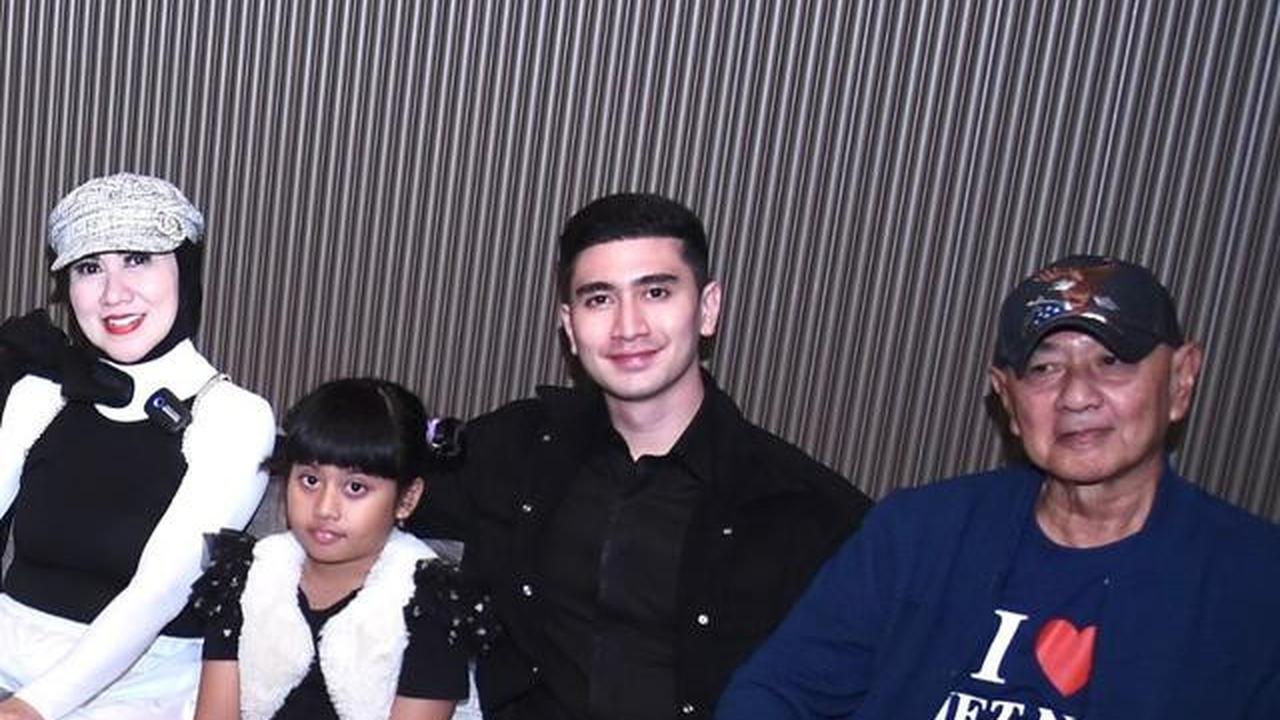 Ayah Venna Melinda Meninggal Dunia, Ini 6 Potret Kenangan Bersama Keluarga