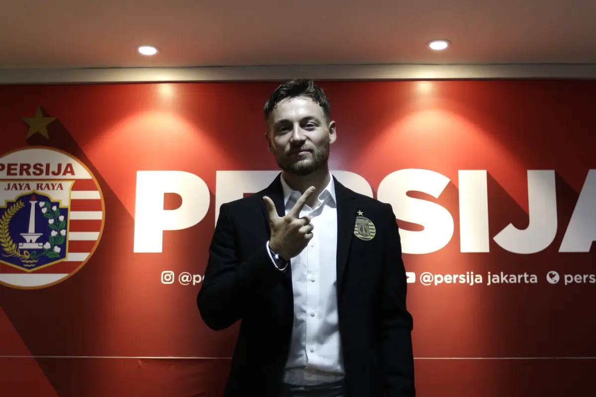 Persija Resmi Kenalkan Marc Klok