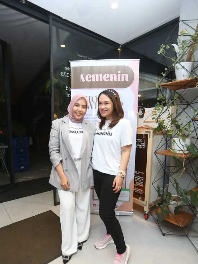 Nadya Arifta menggandeng sahabatnya Citra Putri membuat Ruang Temenin.