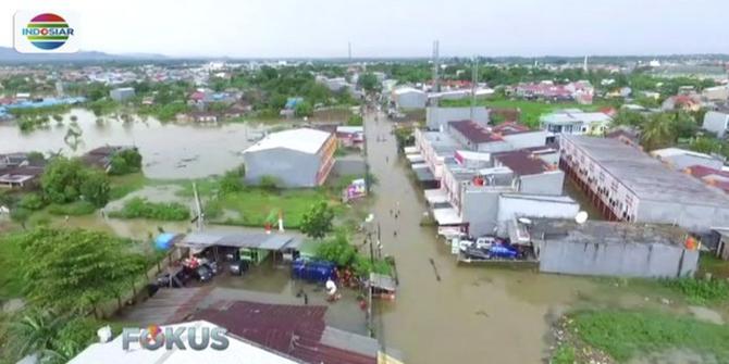 Dampak Banjir Sulsel, Warga Terisolasi Akibat Akses Jalan Terputus