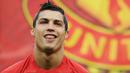 Cristiano Ronaldo merupakan salah satu pemain asal Portugal yang berhasil mempersembahkan beberapa gelar bergengsi untuk Manchester United. Ronaldo pertama kali bergabung pada tahun 2003 lalu hengkang pada 2009 dan musim ini kembali merumput lagi di Old Trafford. (Foto: AFP/Andrew Yates)