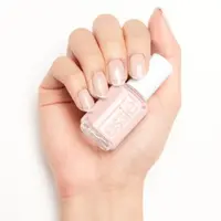 Intip tren kuku warna alami dengan Princess Nails (Essie)