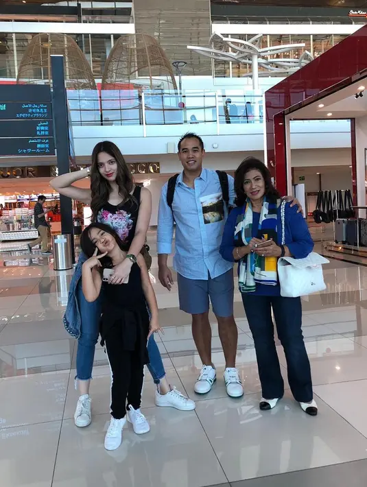 Nia Ramadhani dan Mikhayla Zalindra Bakrie