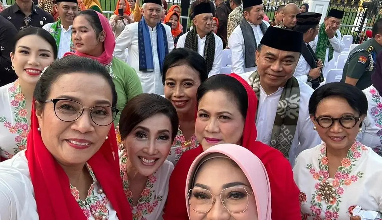 Dalam acara ini, penampilan Iriana Jokowi dan sang mantu Erina Gudono mencuri perhatian. Keduanya terlihat kompak kenakan kebaya encim berwarna cerah.  [Instagram/putri_k_wardani209].