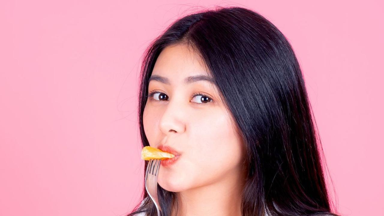 Dengan mengonsumsi buah-buahan secara teratur, Anda dapat memastikan bahwa tubuh mendapatkan semua nutrisi yang diperlukan untuk menjalani puasa dengan sehat dan nyaman.