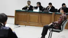 Tubagus Chaeri Wardhana menjalani sidang pembacaan tuntutan jaksa penuntut umum di Pengadilan Tipikor (26/5/14) (Liputan6.com/Faizal Fanani)