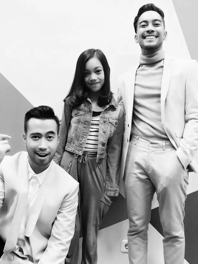 9 Potret Lawas Vidi Aldiano Bersama Sahabat Artis, Duta Persahabatan yang Dikenang