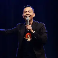 Ernest Prakasa di JICOMFEST 2019 (Bambang E Ros/Fimela.com)