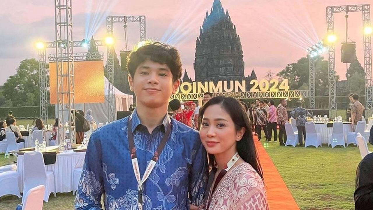 Dapat Gantinya Usai Ditipu Miliaran, Potret Karan Pradhi Putra Ganteng Bunga Zainal Menang di Join MUN 2024