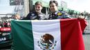 Sejak itu posisi Verstappen sebagai pemimpin balapan nyaris tidak tergoyahkan. Kemenangan pada F1 GP Meksiko musim ini mengukuhkan Verstappen sebagai 'Raja' GP Meksiko. (AFP/Pool/Francisco Guasco)