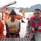 Helwik Bawoka (tengah), seorang nelayan asal Desa Sonsilo, Kecamatan Likupang Barat, Kabupaten Minahasa Utara berhasil dievakuasi setelah hanyut sampai di perairan Pulau Biaro, Kabupaten Sitaro.