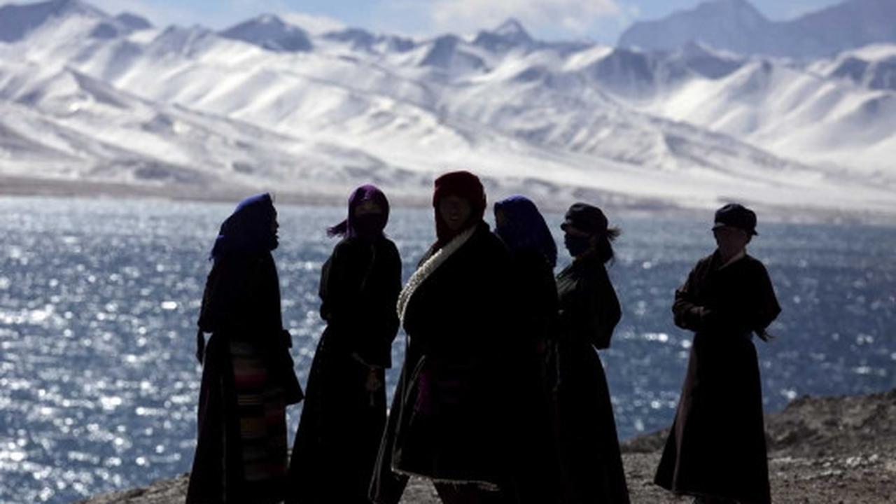 Menikmati keindahan Danau Namtso di ketinggian 4.718 mdpl