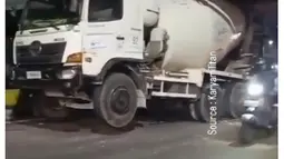 Truk Molen Sempat Nyangkut di Jembatan Matraman, Begini Penampakannya