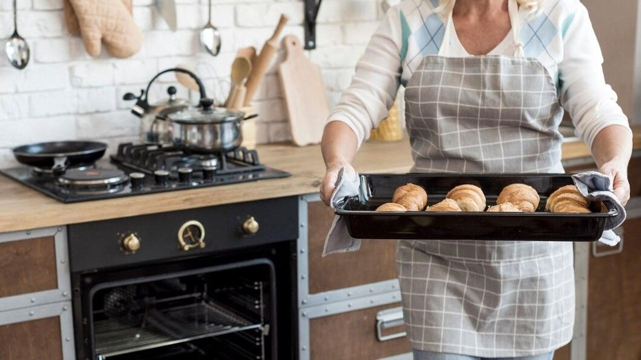 Selain Pakai Oven, Ini Tips Memanggang Kue Biar Tetap Matang Sempurna dan Cantik