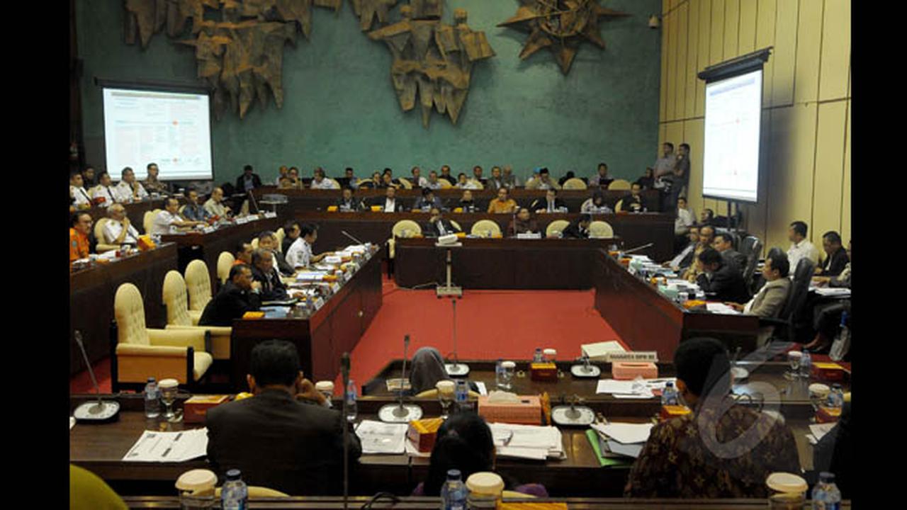 Komisi V Rapat Kerja Bahas Perkembangan AirAsia QZ8501