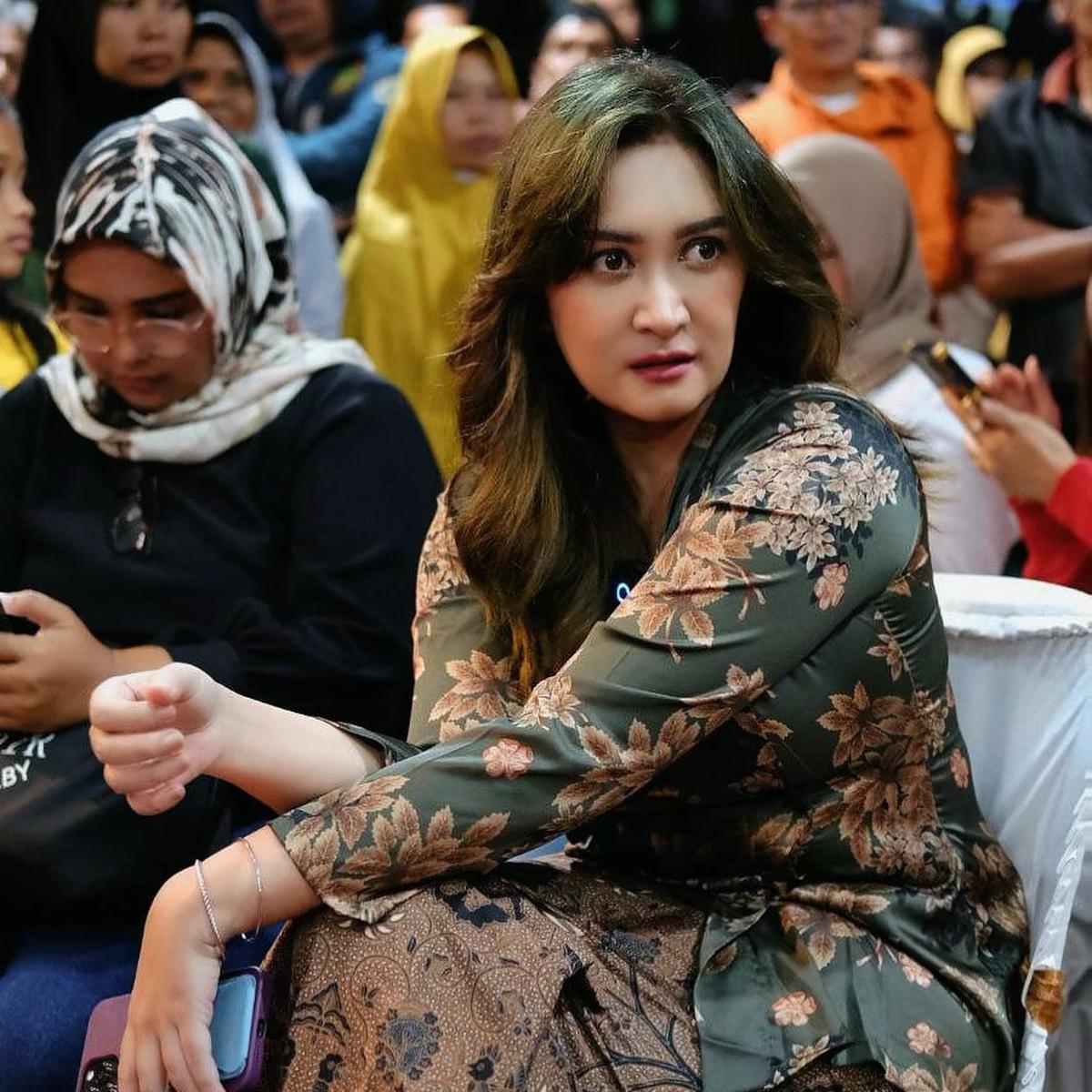 7 Model Kebaya Jawa Modern Ala Nafa Urbach, Bisa Dipakai di Segala Acara