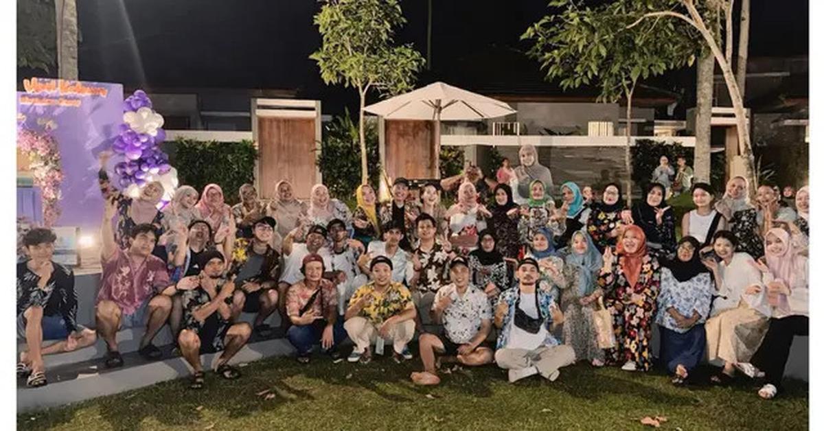 5 Potret Pesta Ultah Ibunda Ayu Ting Ting, Suprise Manis dari Keluarga Tercinta