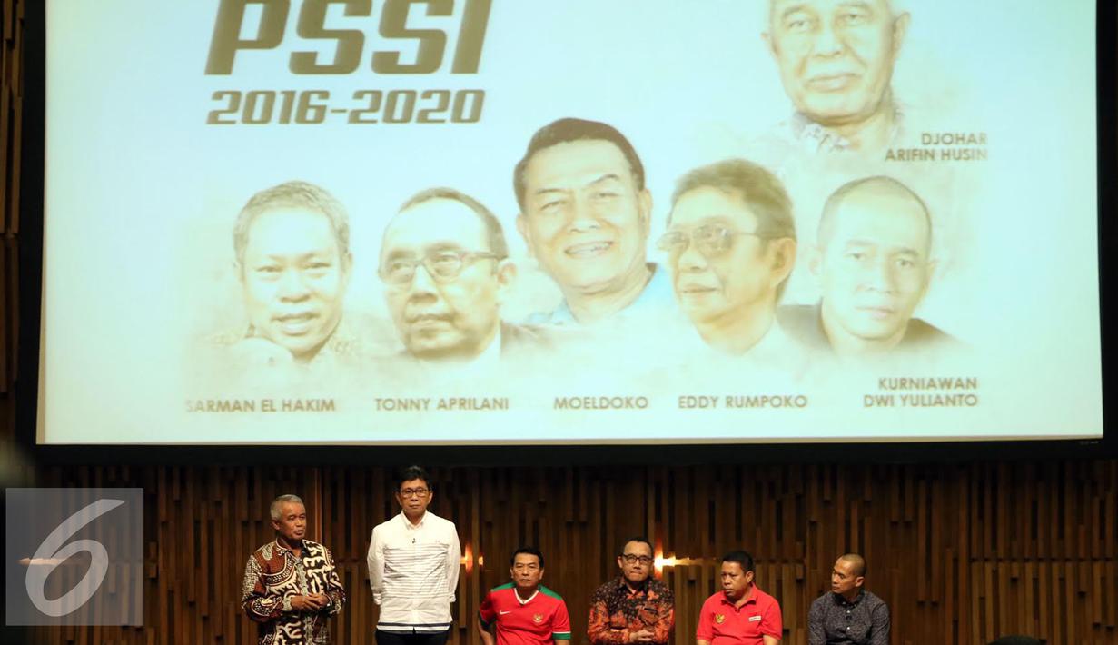 Enam kandidat melakukan debat terbuka jelang pemilihan Ketua Umum PSSI 2016-2020 di Hall SCTV Tower, Jakarta, Selasa (4/10/2016). Rencananya, pemilihan Ketua Umum PSSI akan dilaksanakan pada 17 Oktober mendatang. (Liputan6.com/Helmi Fithriansyah)
