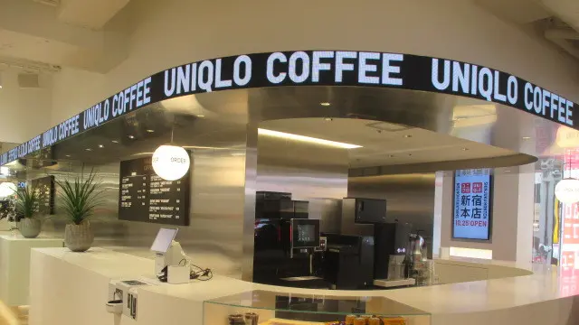 Bukan Sekadar Ritel Baju, UNIQLO Shinjuku Honten Hadirkan Pengalaman Belanja Asik Sambil Ngopi dan Merangkai Bunga