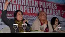Mantan komisioner KPU, Chusnul Mar'iyah (kiri), mengungkapkan, manipulasi DPT sengaja dilakukan untuk menggelembungkan atau menciutkan suara salah satu pasangan dalam pemilihan presiden 2014, Jakarta, Senin (18/8/2014) (Liputan6.com/Johan Tallo)
