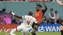 Pada babak kedua, Timnas Belgia hampir menggandakan keunggulan pada menit ke-68. Sayang, Michy Batshuayi terlambat mengambil keputusan untuk menembak bola ke arah gawang. Sepakannya masih sempat diblok oleh pemain Kanada, Kamal Miller. (AP/Hassan Ammar)