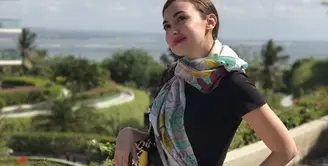 Rianti Cartwright, selalu memerhatikan gaya berbusananya dalam setiap penampilannya. Namun, dalam kesehariannya Rianti lebih sering bergaya simple dan tak berlebihan. (Instagram/riantic)