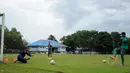 Dua penjaga gawang timnas U22 Indonesia, Ravi Murdianto (kiri) dan Teguh Amiruddin (kanan) saat mengikuti sesi latihan di Lapangan Sutasoma, Halim Perdanakusuma, Jakarta, Selasa (3/3/2015). (Liputan6.com/Helmi Fithriansyah) 