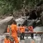 Dari total 76 mahasiswa yang berwisata di lokasi banjir bandang, 56 mahasiswa berhasil diselamatkan.