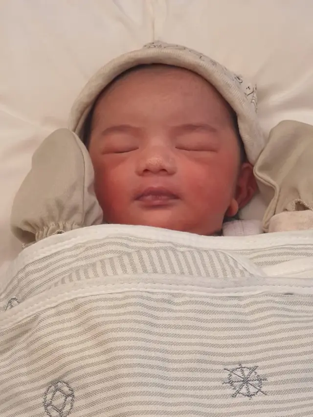 Opick - Bebi Silvana dikaruniai bayi laki-laki. (Foto: ist.)