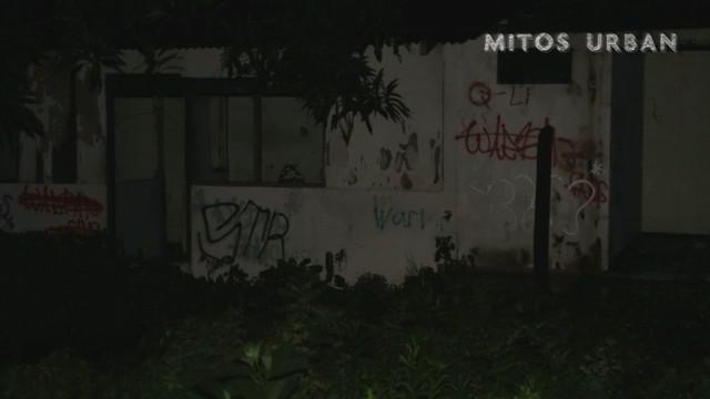Kuntilanak yang mendiami bangunan kosong di kawasan Kelapa Dua, Kebon Jeruk merasa terganggu dengan adanya pertunjukan orkes dangdut