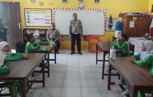 Polsanak Polres Jayapura Tanamkan Disiplin Lalu Lintas Sejak Dini di SD Sentani