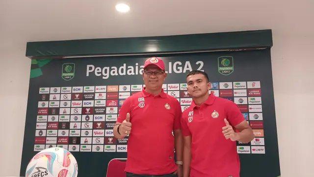 Delfi Adri dan Roken Tampubolon - Semen Padang di Pegadaian Liga 2 2023/2024