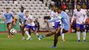 Pemain Belgia, Youri Tielemans mengeksekusi tendangan penalti ke gawang Prancis pada laga lanjutan UEFA Nations League A grup 2 yang berlangsung di King Baudouin stadium, Brussels, Belgia, Selasa (15/10/2024) dini hari WIB. (AP Photo/Geert Vanden Wijngaert)